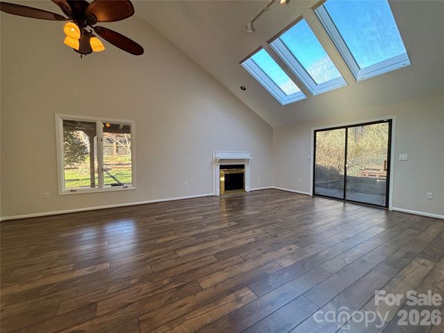 1754 12th Street NE, Hickory, NC 28601