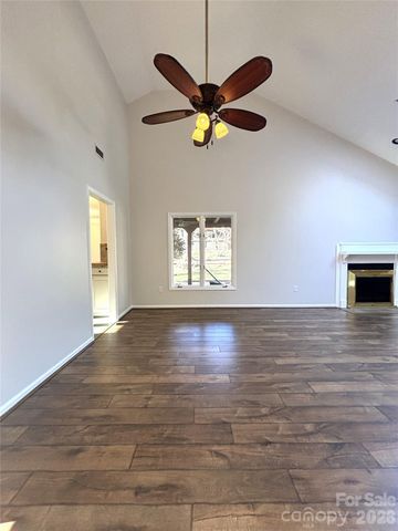 1754 12th Street NE, Hickory, NC 28601