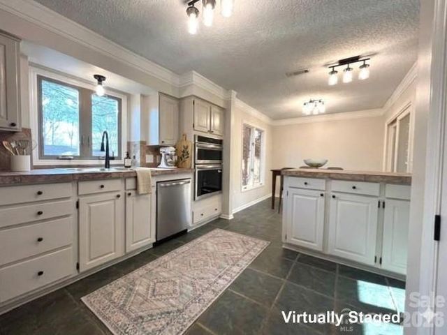 1754 12th Street NE, Hickory, NC 28601