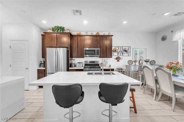 8879 Roadrunner Ravine Street, Las Vegas, NV 89166