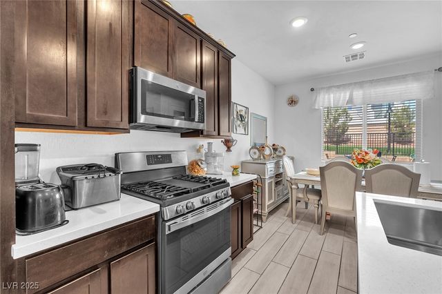 8879 Roadrunner Ravine Street, Las Vegas, NV 89166