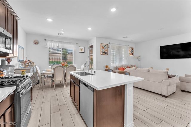 8879 Roadrunner Ravine Street, Las Vegas, NV 89166