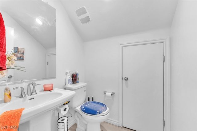 8879 Roadrunner Ravine Street, Las Vegas, NV 89166