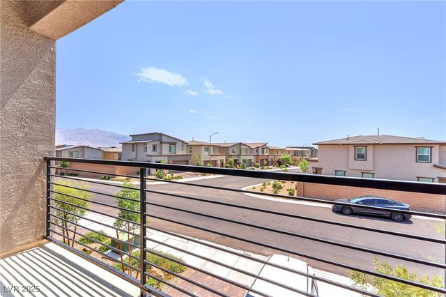 8879 Roadrunner Ravine Street, Las Vegas, NV 89166