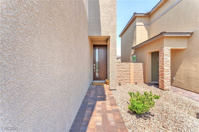 8879 Roadrunner Ravine Street, Las Vegas, NV 89166