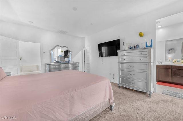 8879 Roadrunner Ravine Street, Las Vegas, NV 89166