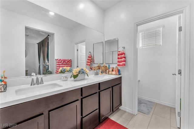 8879 Roadrunner Ravine Street, Las Vegas, NV 89166