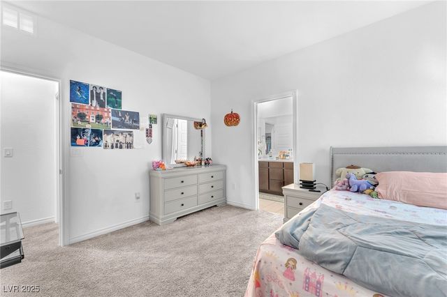 8879 Roadrunner Ravine Street, Las Vegas, NV 89166