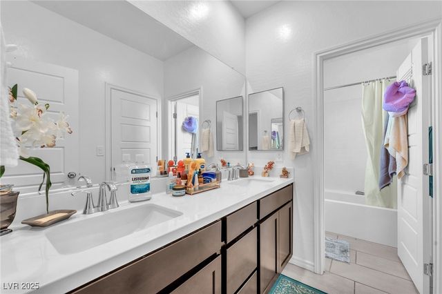 8879 Roadrunner Ravine Street, Las Vegas, NV 89166