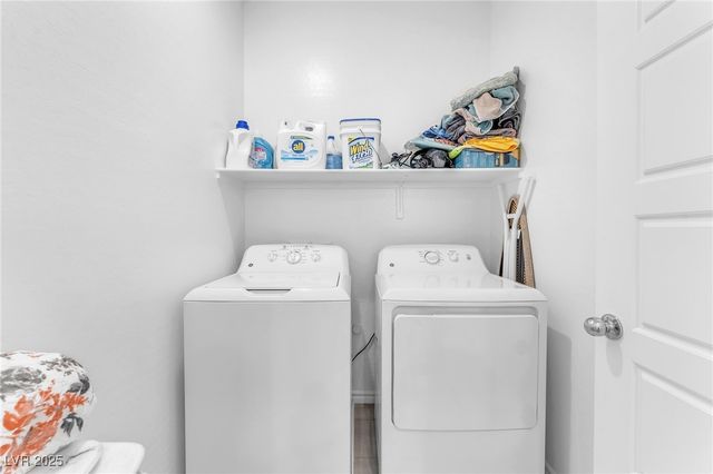 8879 Roadrunner Ravine Street, Las Vegas, NV 89166