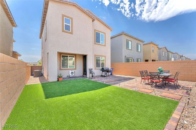 8879 Roadrunner Ravine Street, Las Vegas, NV 89166