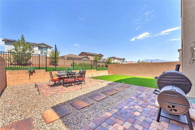 8879 Roadrunner Ravine Street, Las Vegas, NV 89166