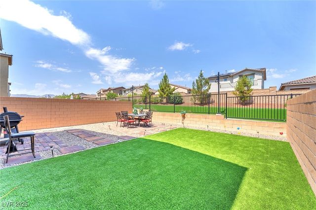 8879 Roadrunner Ravine Street, Las Vegas, NV 89166