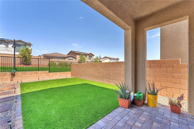 8879 Roadrunner Ravine Street, Las Vegas, NV 89166