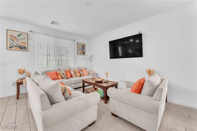 8879 Roadrunner Ravine Street, Las Vegas, NV 89166