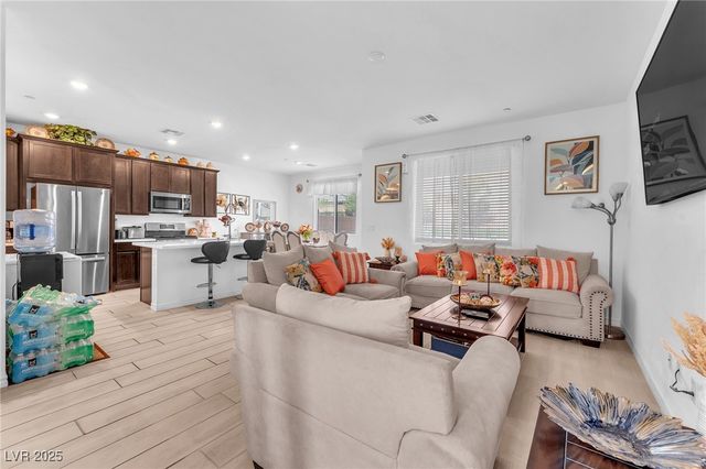 8879 Roadrunner Ravine Street, Las Vegas, NV 89166