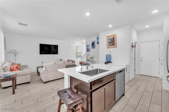 8879 Roadrunner Ravine Street, Las Vegas, NV 89166