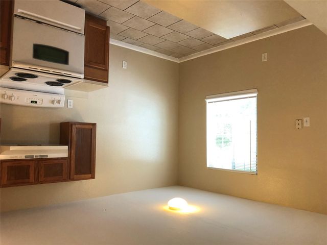 7300 Twin Crest DR 202, Austin, TX 78752