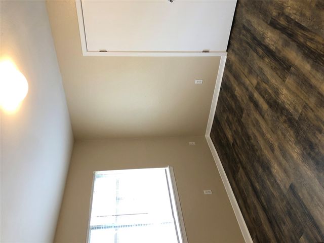7300 Twin Crest DR 202, Austin, TX 78752