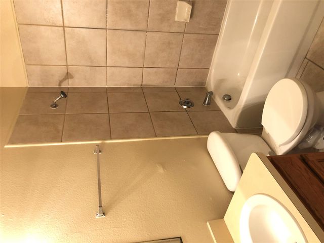 7300 Twin Crest DR 202, Austin, TX 78752