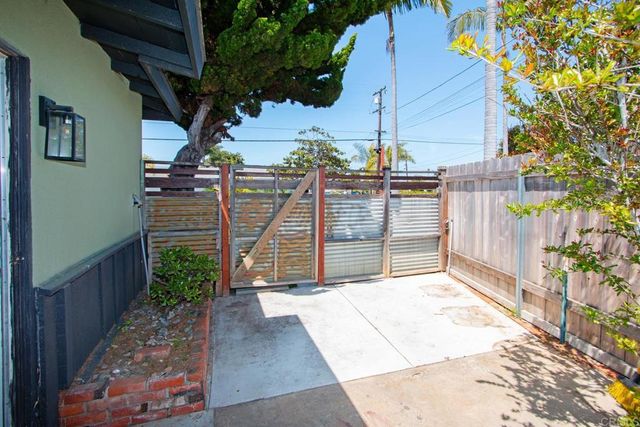 907 California Street, Oceanside, CA 92054