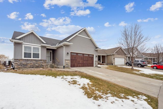 1506 Hummingbird Circle, Waterloo, IA 50702