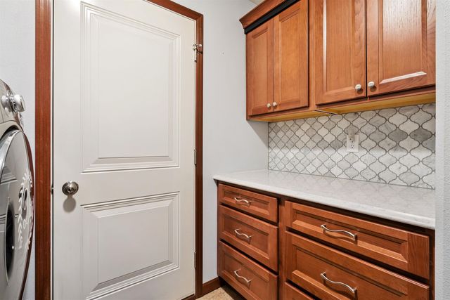 1506 Hummingbird Circle, Waterloo, IA 50702