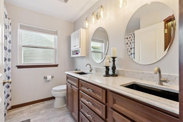 1506 Hummingbird Circle, Waterloo, IA 50702