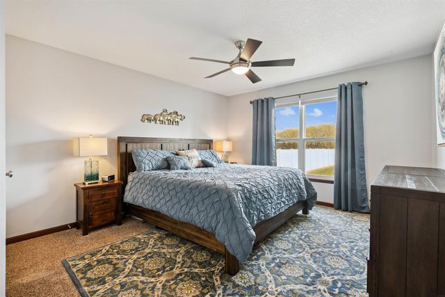 1506 Hummingbird Circle, Waterloo, IA 50702