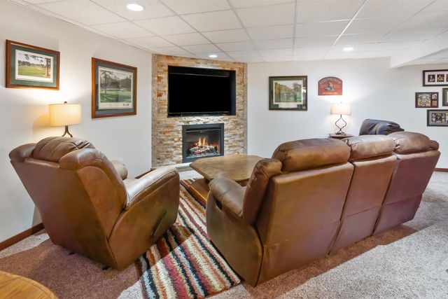 1506 Hummingbird Circle, Waterloo, IA 50702