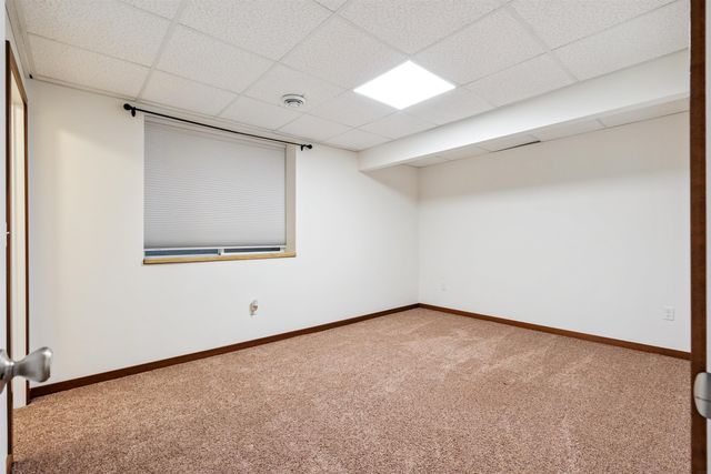 1506 Hummingbird Circle, Waterloo, IA 50702