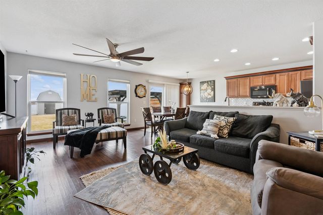 1506 Hummingbird Circle, Waterloo, IA 50702