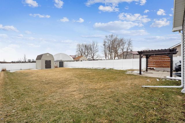 1506 Hummingbird Circle, Waterloo, IA 50702