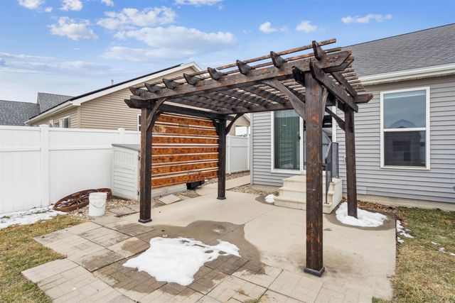 1506 Hummingbird Circle, Waterloo, IA 50702