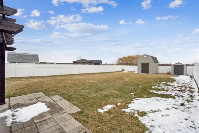 1506 Hummingbird Circle, Waterloo, IA 50702