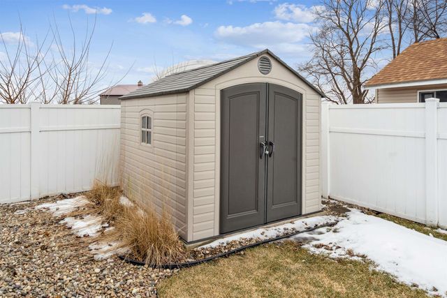 1506 Hummingbird Circle, Waterloo, IA 50702