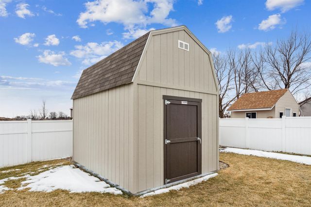 1506 Hummingbird Circle, Waterloo, IA 50702