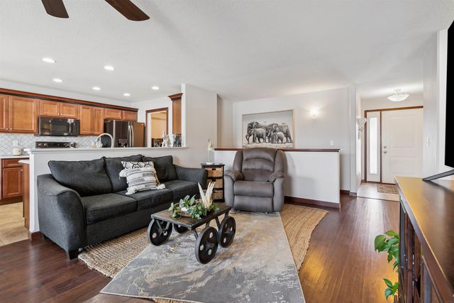 1506 Hummingbird Circle, Waterloo, IA 50702