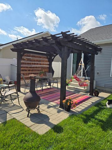 1506 Hummingbird Circle, Waterloo, IA 50702