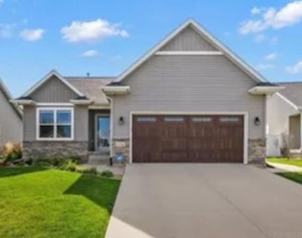 1506 Hummingbird Circle, Waterloo, IA 50702
