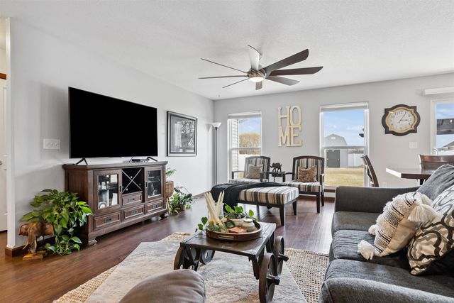 1506 Hummingbird Circle, Waterloo, IA 50702