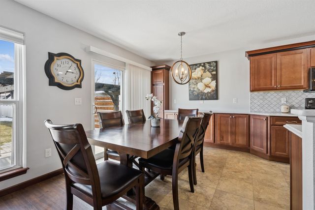 1506 Hummingbird Circle, Waterloo, IA 50702