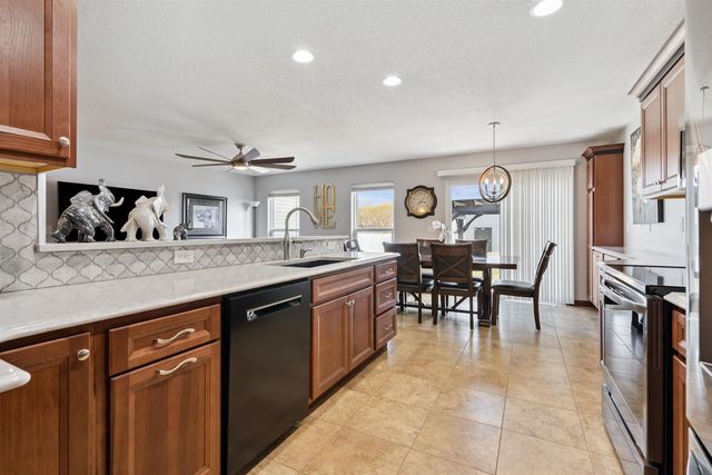 1506 Hummingbird Circle, Waterloo, IA 50702