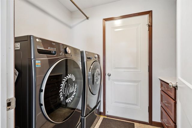 1506 Hummingbird Circle, Waterloo, IA 50702