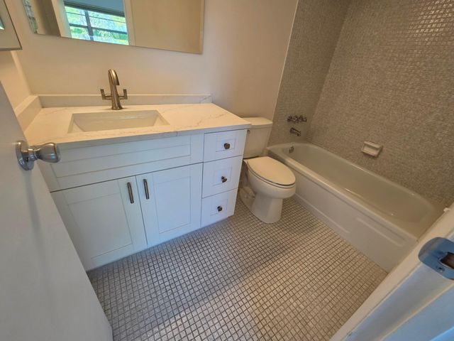 3400 NW 48th Avenue, Lauderdale Lakes, FL 33319