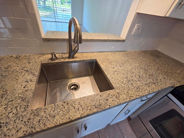 3400 NW 48th Avenue, Lauderdale Lakes, FL 33319