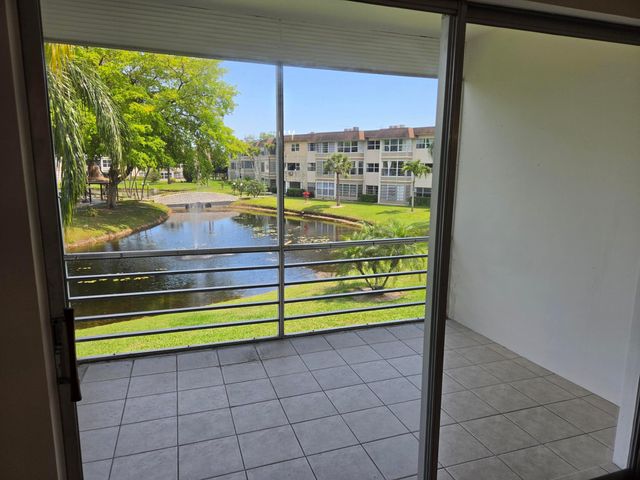 3400 NW 48th Avenue, Lauderdale Lakes, FL 33319