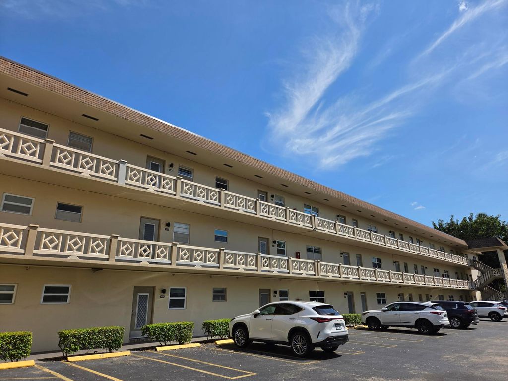 3400 NW 48th Avenue, Lauderdale Lakes, FL 33319