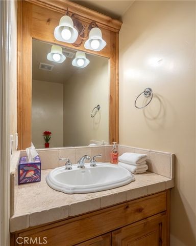 173 Grizzly Road, Lake Arrowhead, CA 92352