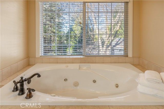 173 Grizzly Road, Lake Arrowhead, CA 92352